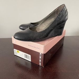 Bandolino Snake-skin faux leather wedges